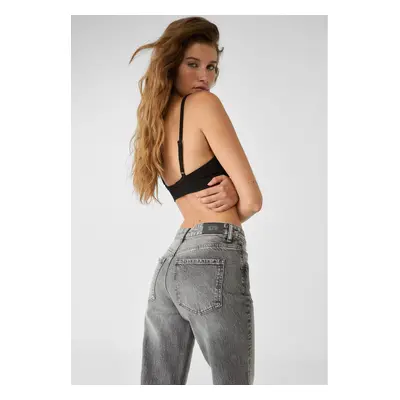 Stradivarius Bequeme Straight-Fit-Jeans mit halbhohem Mid-Rise-Bund schwarzer Denim